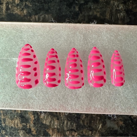 “Gator Tail”🐊 Press On Set by LoveScottiNails - Picture 9 of 13